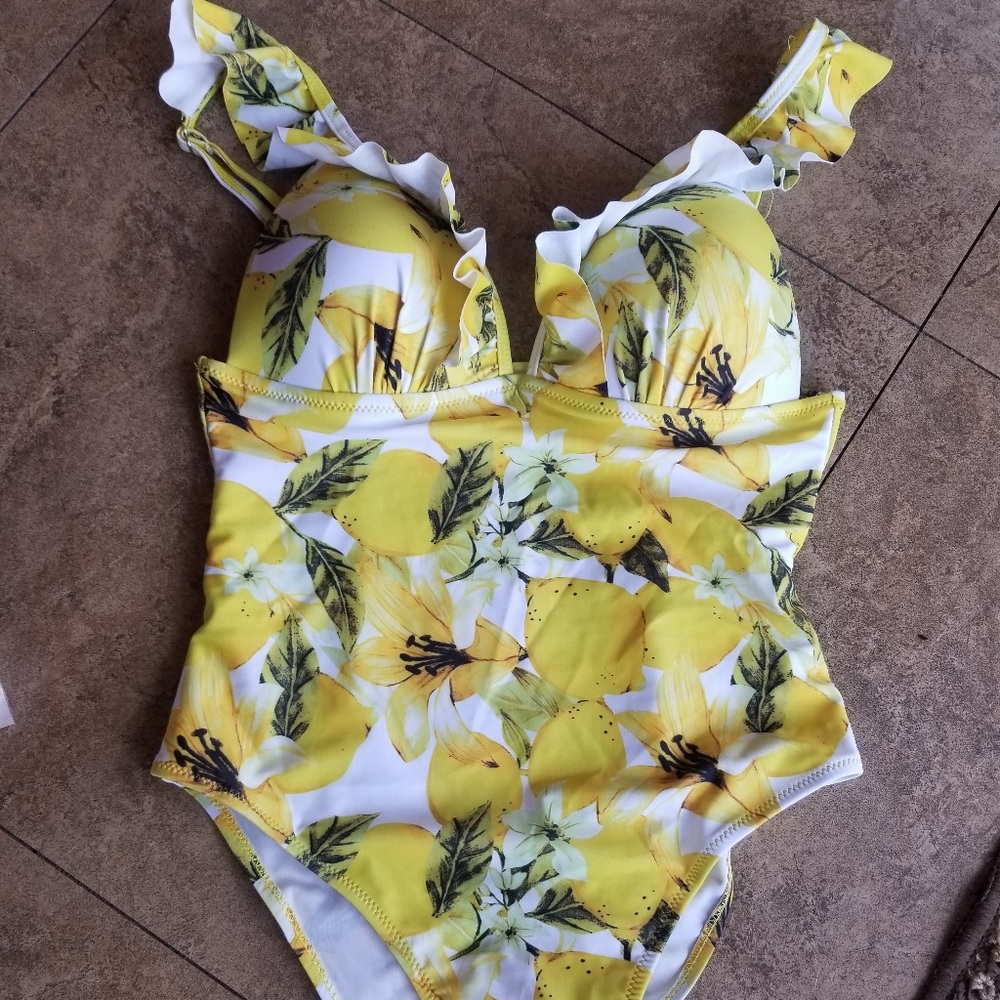 One piece swim
